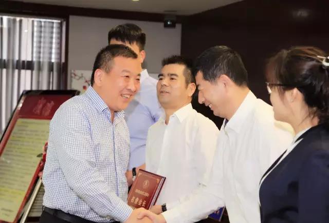 【新闻资讯】热烈祝贺北三环大明宫董事长王天春当选陕西省建材商会